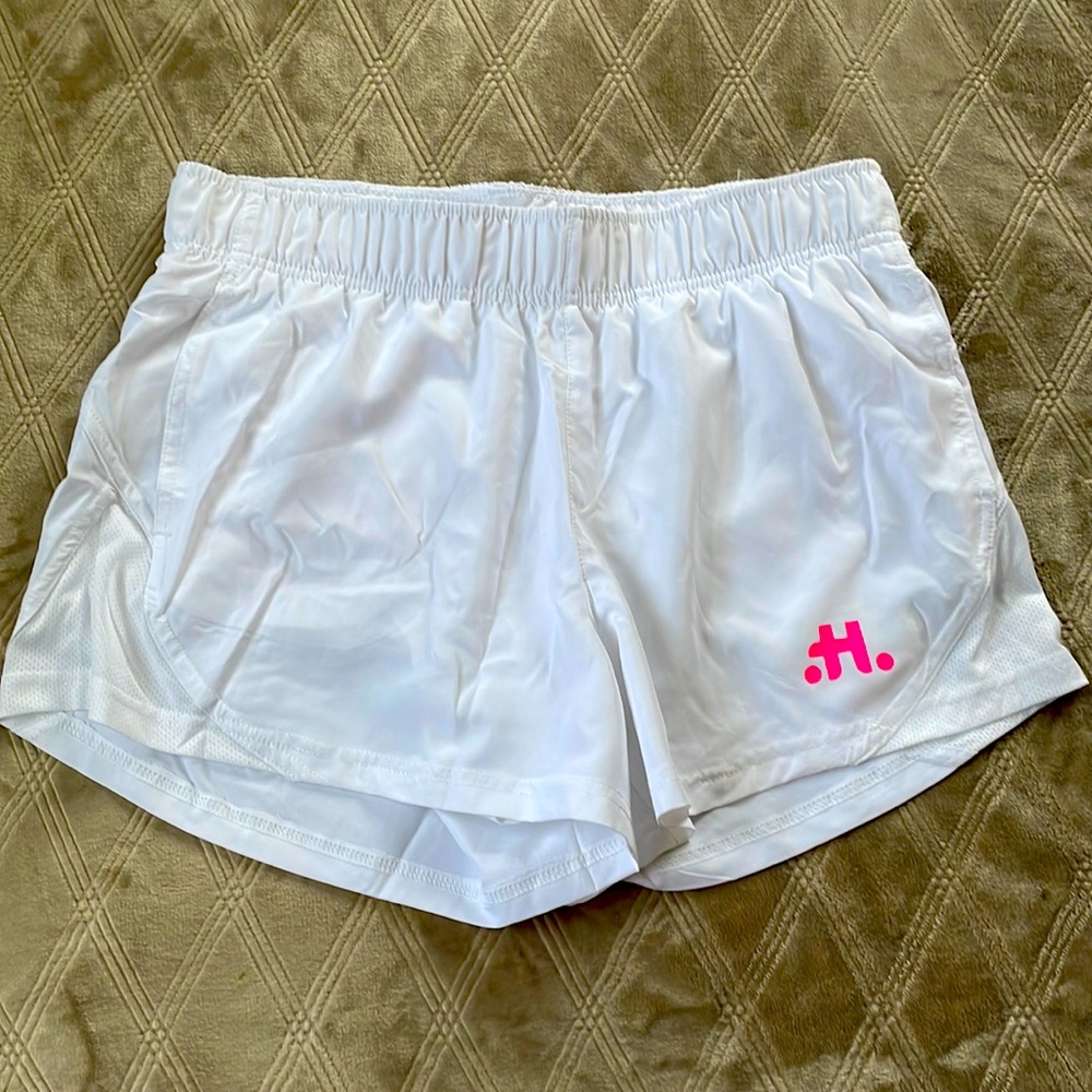 Hi, I’m selling my own clothing brand “JL” , this is a size M short